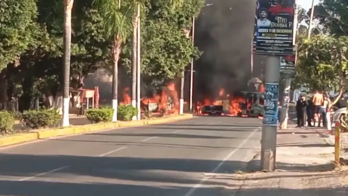 Jalisco arde tras la muerte de “El Mencho”: bloqueos, fuego y código rojo sacuden al estado