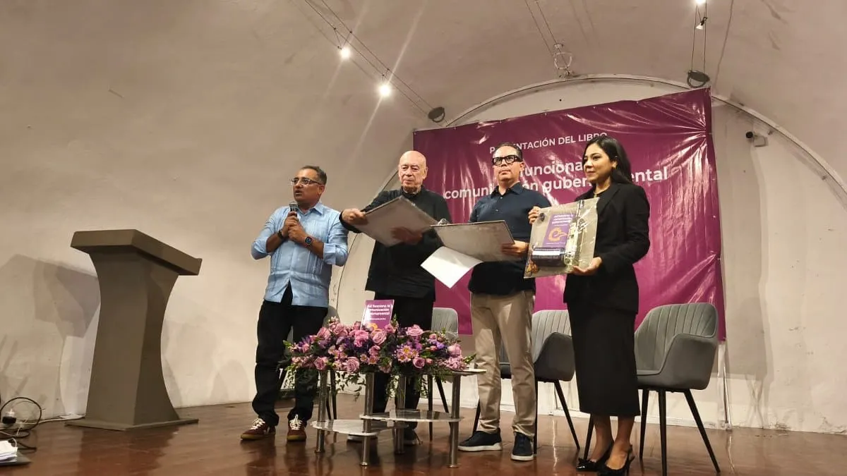 Ricardo Castillo presenta libro sobre comunicación gubernamental en Acapulco