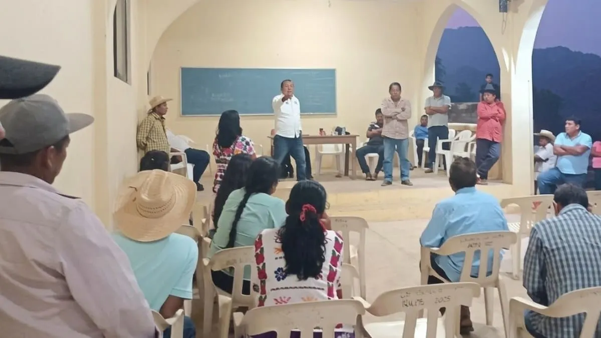 Habitantes de Buenavista retienen al alcalde de San Luis Acatlán, Guerrero