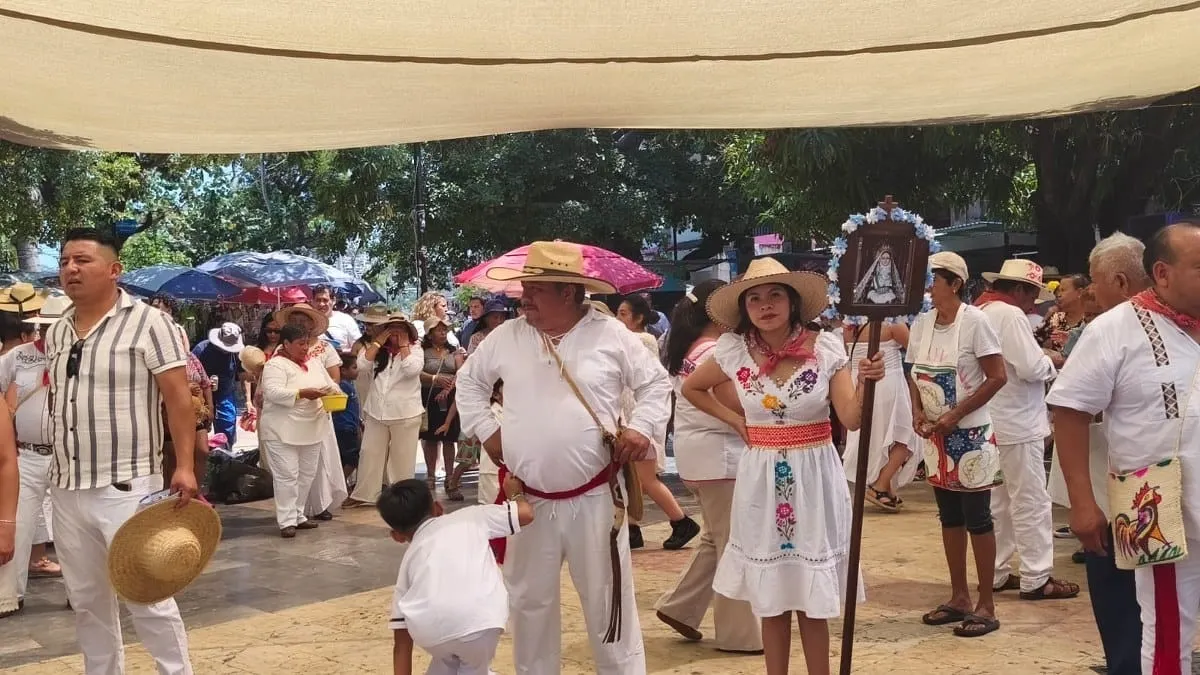 Arrieros cumplen 14 años visitando Acapulco con danza y ofrendas
