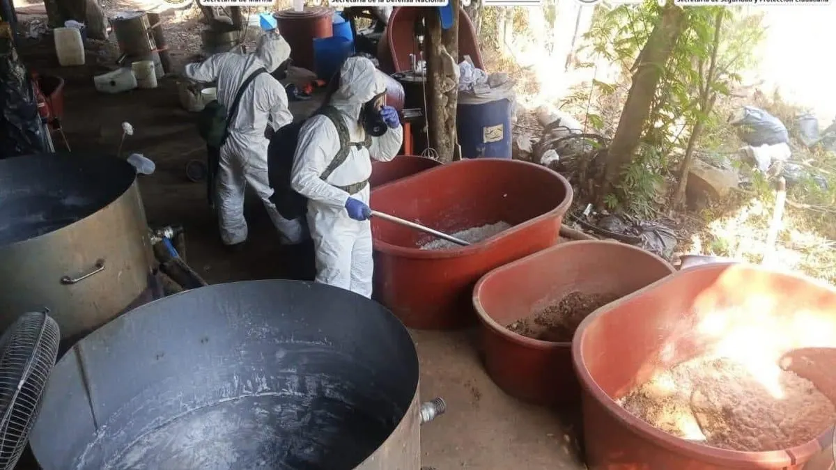 Desmantelan narcolaboratorio en Guerrero con 300 kilos de metanfetamina