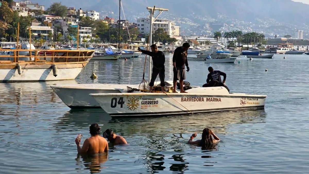 Sacan 2.5 toneladas de basura de playas en Acapulco previo a Semana Santa