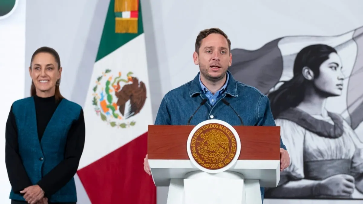 México cuenta con "millones y millones de dosis disponibles", dicen.