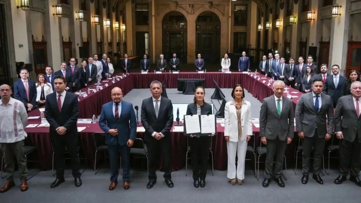 Acuerdo con gasolineros en Palacio Nacional.