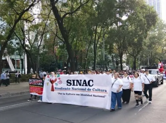 Sindicatos paralizan sedes de la Secretaría de Cultura en CDMX