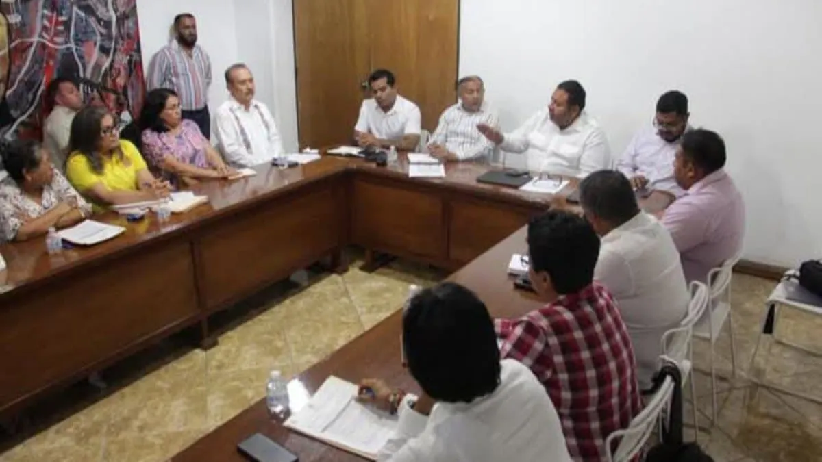 Gobierno estatal y sindicatos acuerdan diálogo tras demandas de trabajadores del COBACH