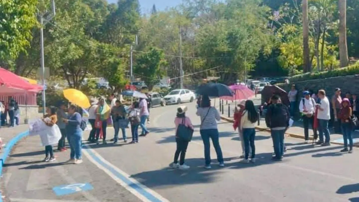 CETEG bloquea avenidas y avanza paro nacional con daños en oficinas en Chilpancingo