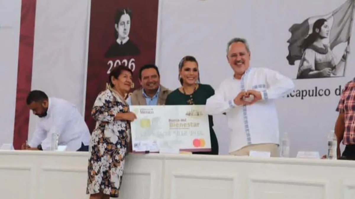 Evelyn Salgado participa en entrega de tarjetas Bienpesca en Acapulco