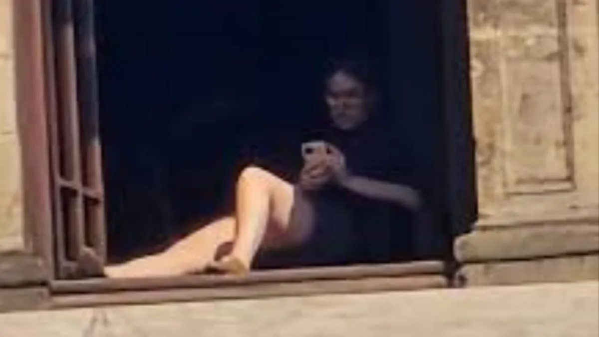 ¿Qué dijo Sheinbaum sobre la misteriosa mujer que tomó el sol desde Palacio Nacional?