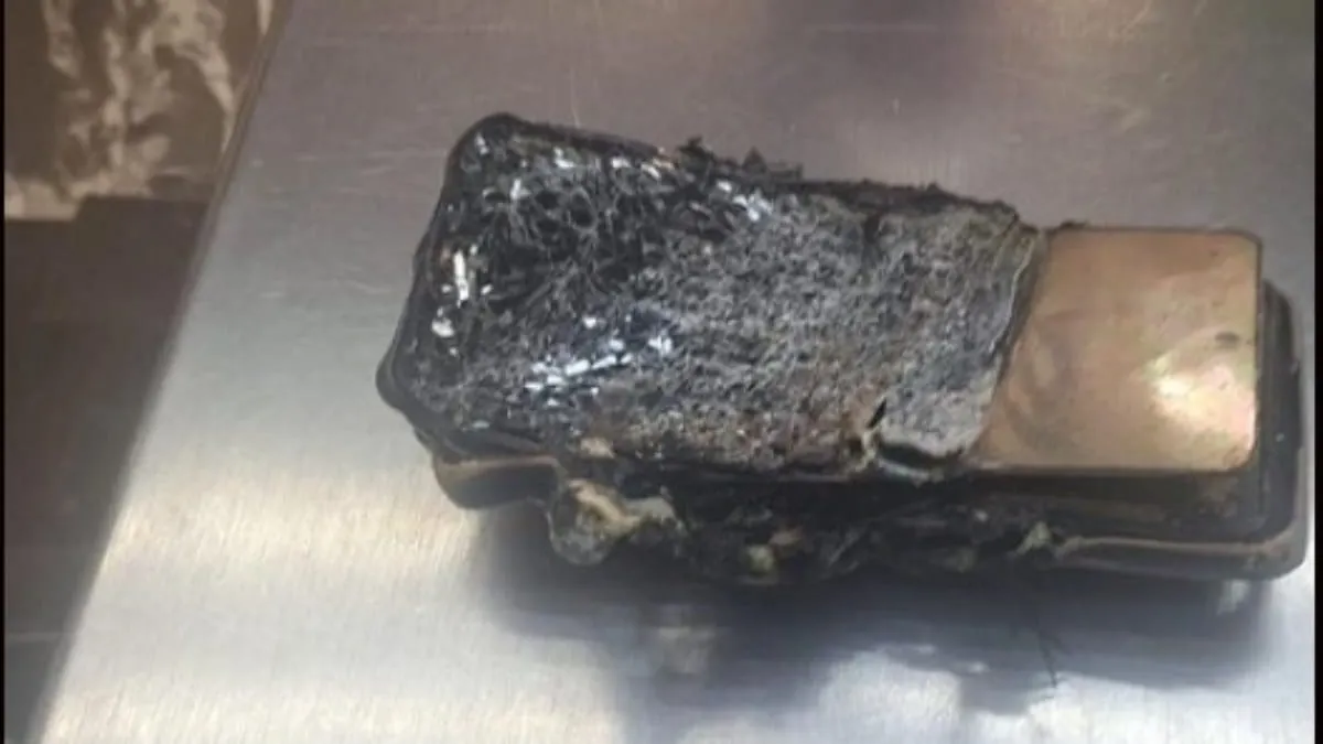 Un smartphone explota en el Metro y lanza a un hombre al vacío desde 30 metros