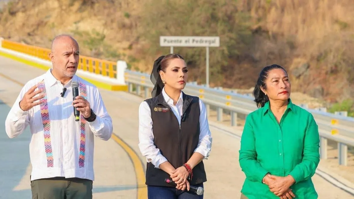 Evelyn Salgado inaugura puente reconstruido en Acapulco tras daños por huracanes