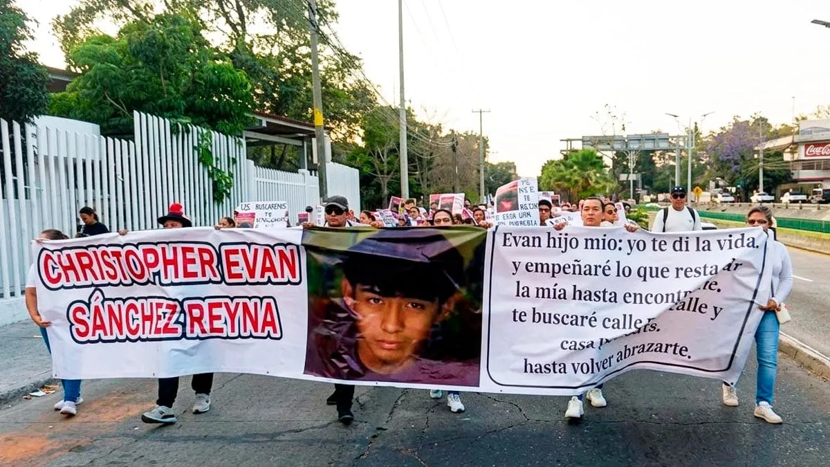 Marchan en Chilpancingo por Christopher, joven de 16 desaparecido hace 7 días