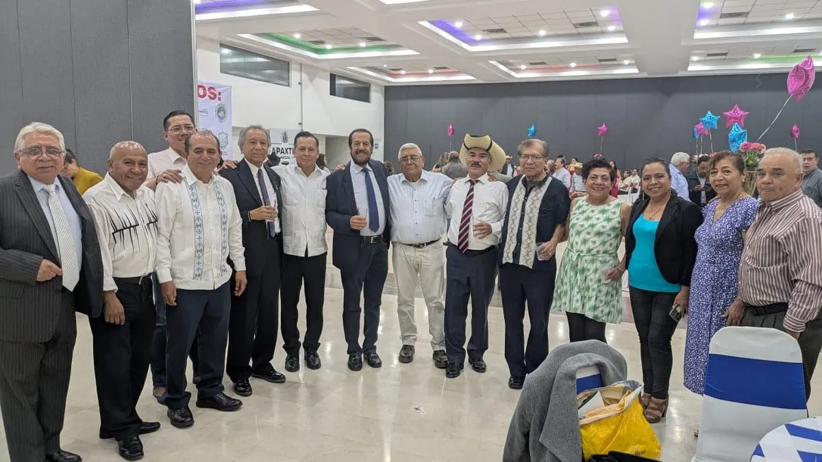 Rogelio Ortega se reúne con la fraternidad guerrerense en CDMX