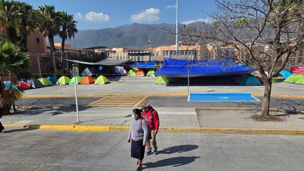 CETEG mantiene plantón en Palacio de Gobierno en Chilpancingo