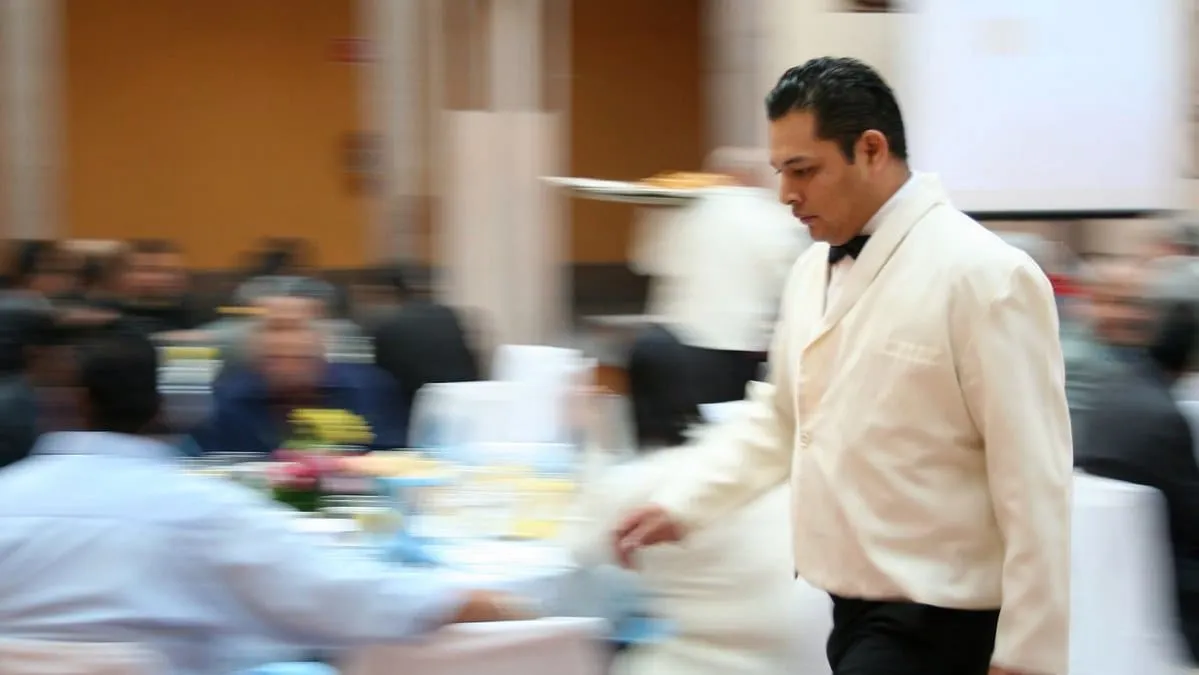 Casi la mitad de los trabajadores en México gana un salario mínimo o menos: INEGI