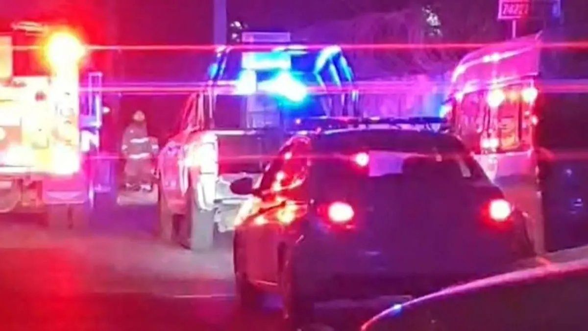 Chocan dos urvans en Chilpancingo; queda prensado un conductor