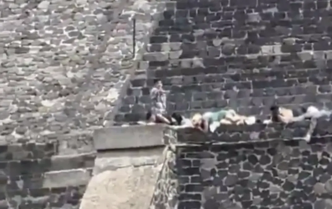 Tirador de Teotihuacán, muchas falsedades.