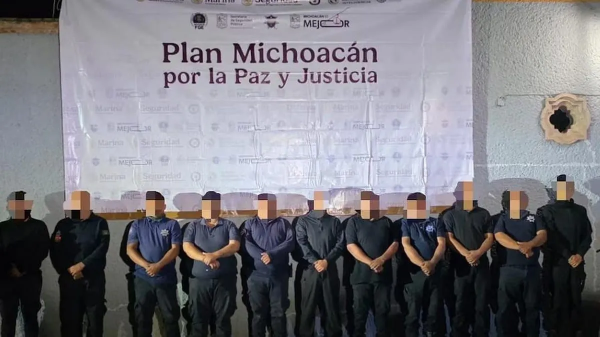 Policías relacionados con mensajes, bloqueos y metanfetamina.