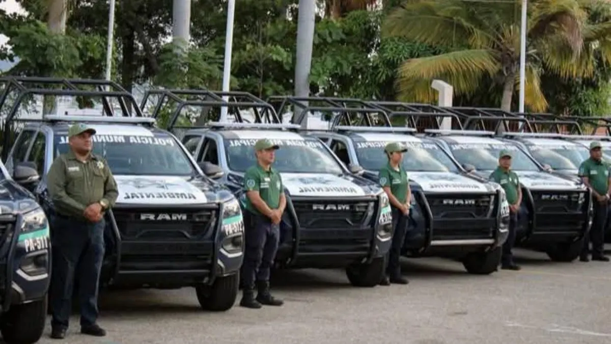 Entrega Abelina patrullas a SSP en inicio de operativo vacacional en Acapulco