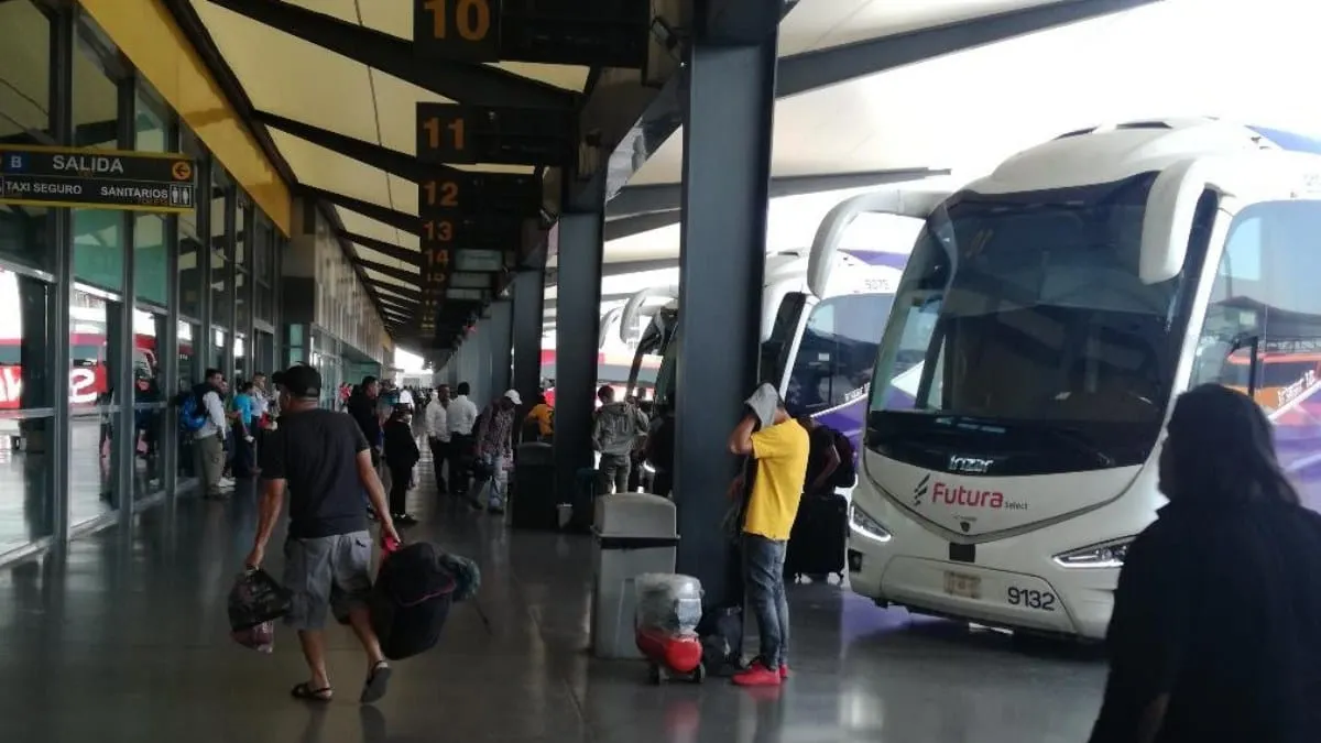 Autobuses sin filtros migratorios: tribunal frena exigencia de papeles para viajar en México