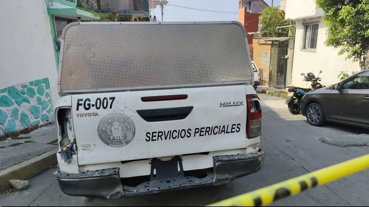 Dejan cadáver dentro de vehículo abandonado en Acapulco