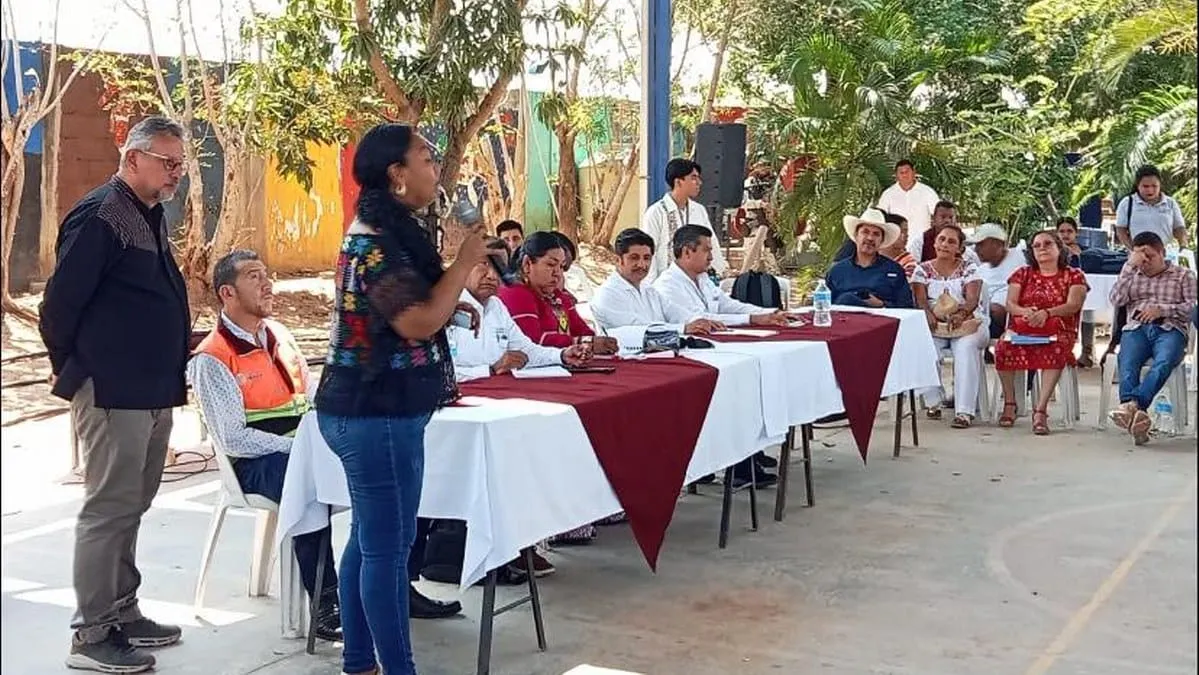 Acuerdan en Cuajinicuilapa construir 29 caminos con inversión de 304.4 mdp