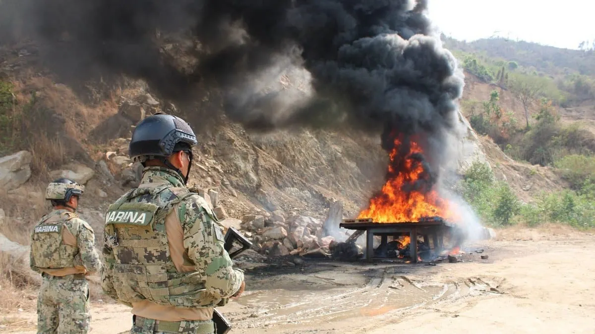 Marina destruye en Guerrero cargamento de cocaína valuado en casi 920 millones de pesos