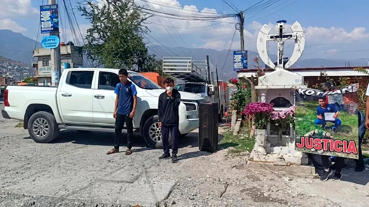 Estudiantes de Ayotzinapa exigen avances en el caso de Yanqui Kothan Gómez