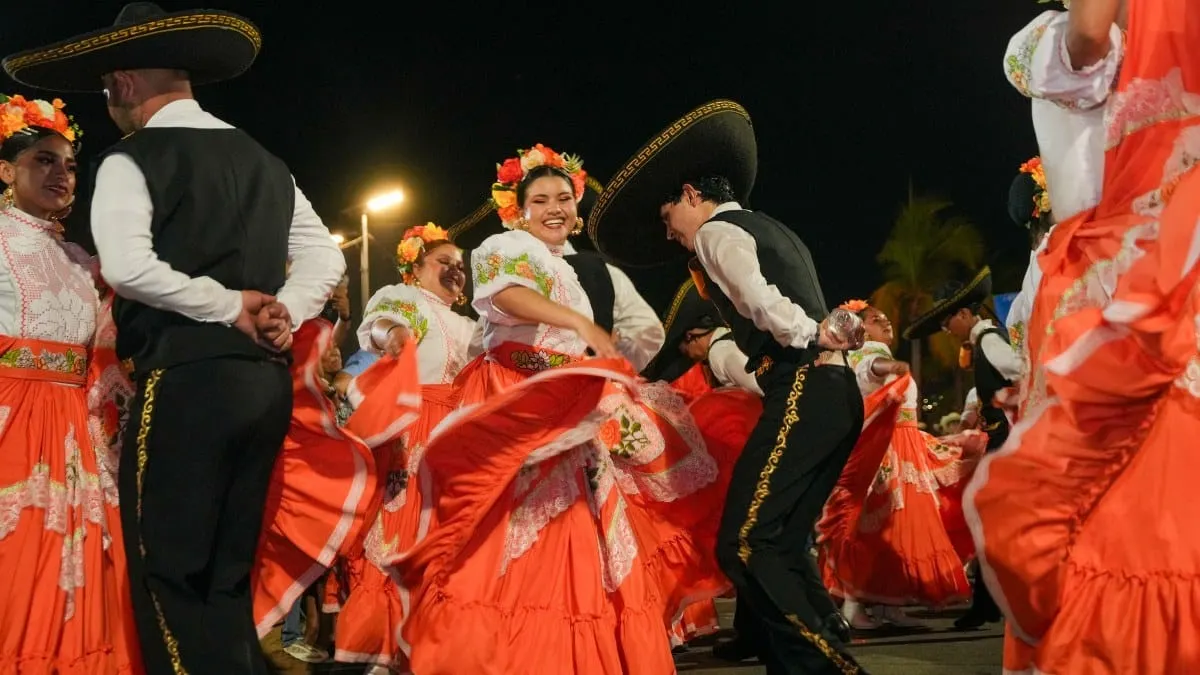 Más de 5 mil llenan de música y danza el Pendón del Jolgorio Acapulqueño 2026