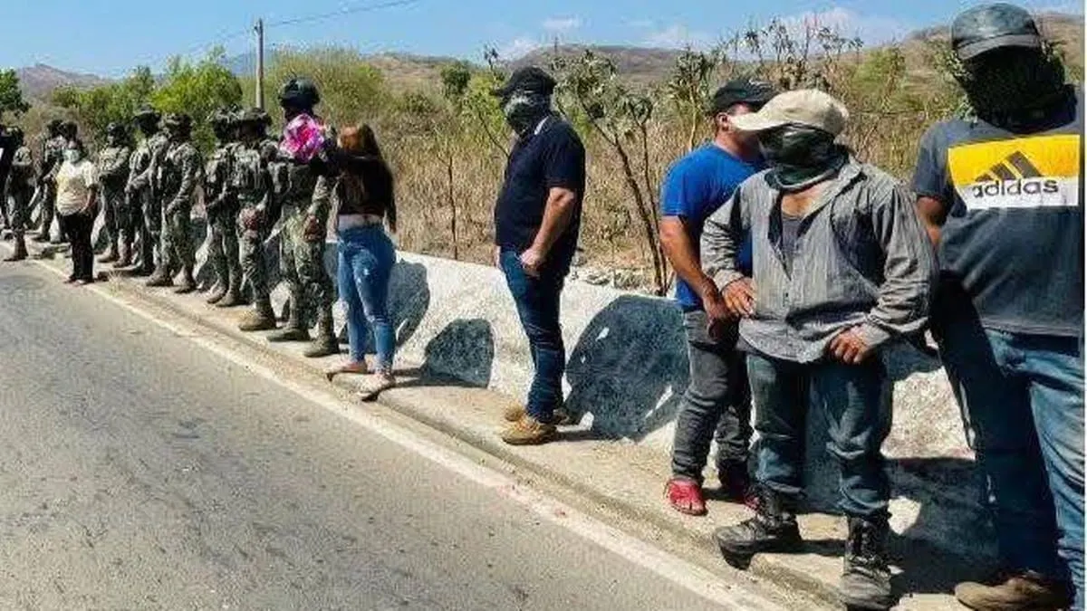 Retienen a marinos en Petatlán, Guerrero; los acusan de golpear a dos jóvenes