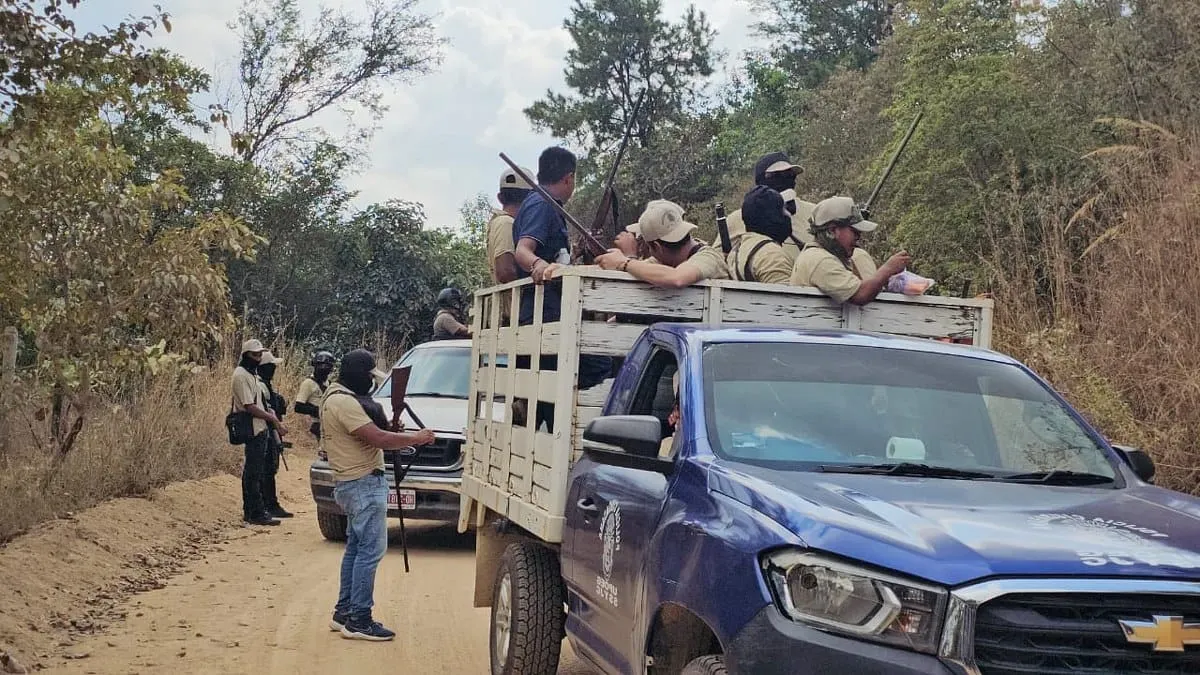 Enfrentamiento entre "Los Ardillos" y la policía ciudadana de la UPOEG.