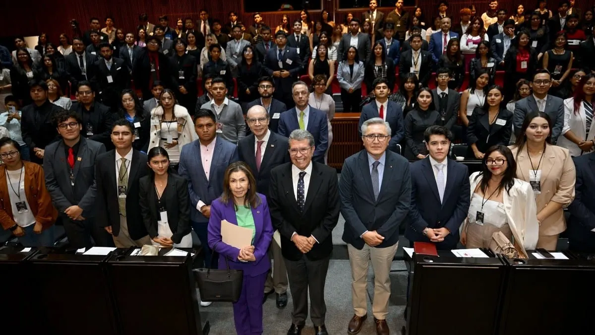 Cámara de Diputados cede tribuna a universitarios para discutir leyes clave por un día