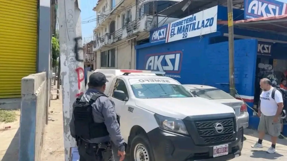 Dejan cuerpo envuelto en sábanas en la avenida Lázaro Cárdenas de Acapulco