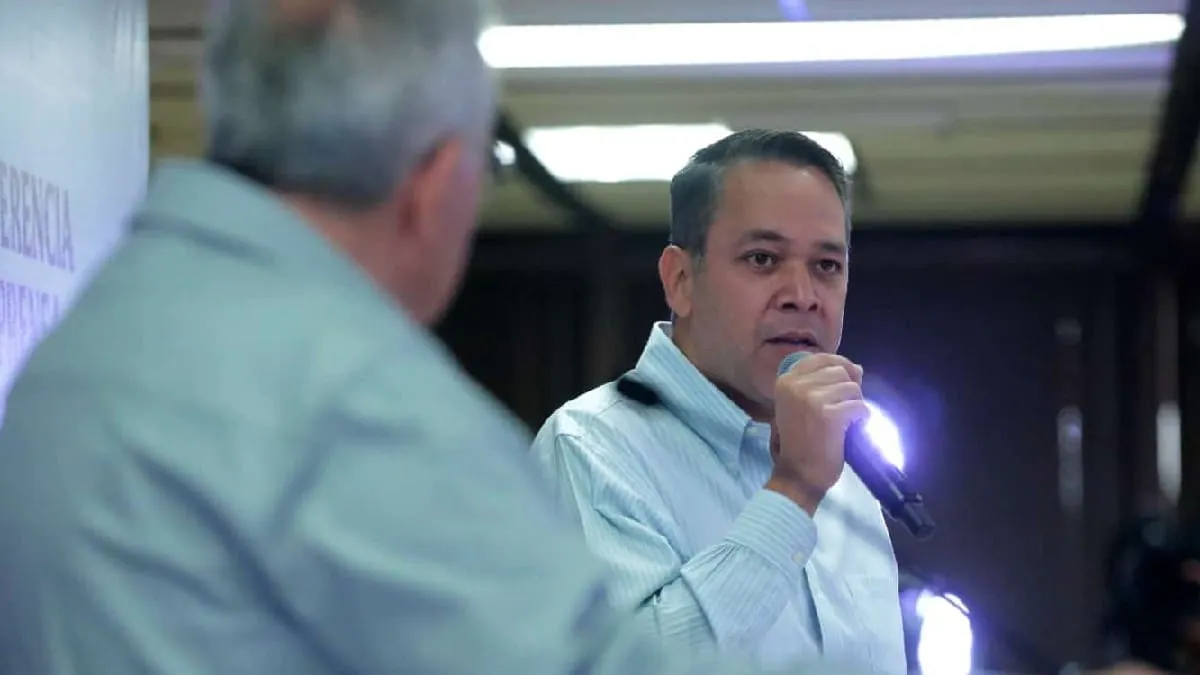 Exsecretario de Finanzas de Sinaloa se entrega en EU por caso ligado a Los Chapitos