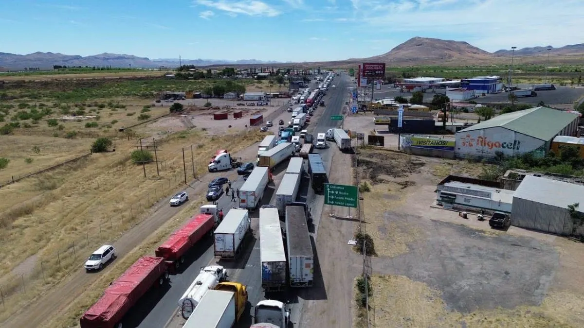 “Nos cerraron el paso”: Morena denuncia bloqueos y obras rumbo a marcha en Chihuahua