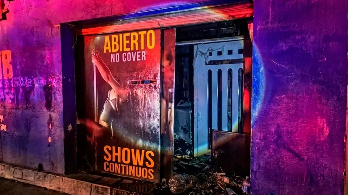 Se incendia canta-bar Cratos en el centro de Acapulco