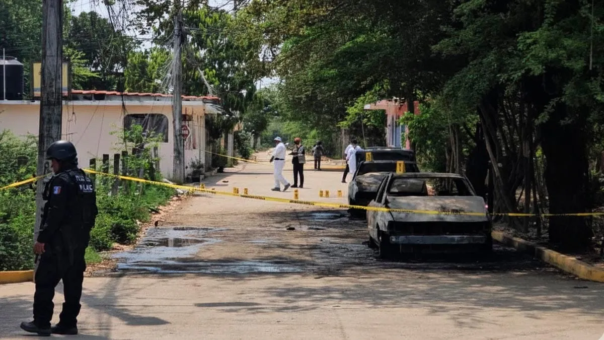 Matan a chofer y queman dos taxis en ataque a sitio Frontera-Bancos de Acapulco