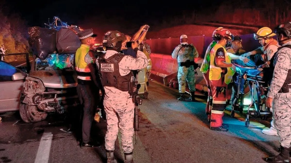 Volcadura en la Autopista del Sol deja un muerto y nueve heridos cerca de Huitziltepec