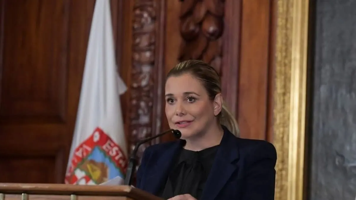 Maru acudió acompañada por Jorge Romero, dirigente nacional del PAN.