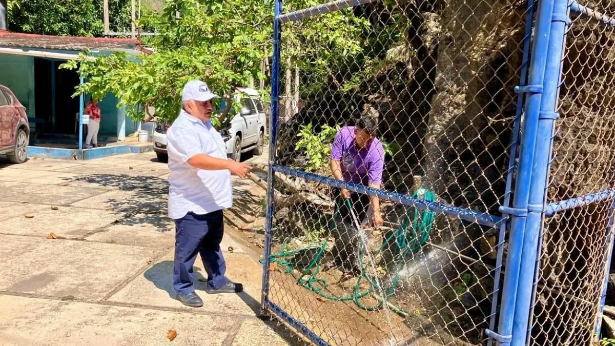Gustavo Alarcón supervisa sistema de agua potable en Acahuizotla, Chilpancingo