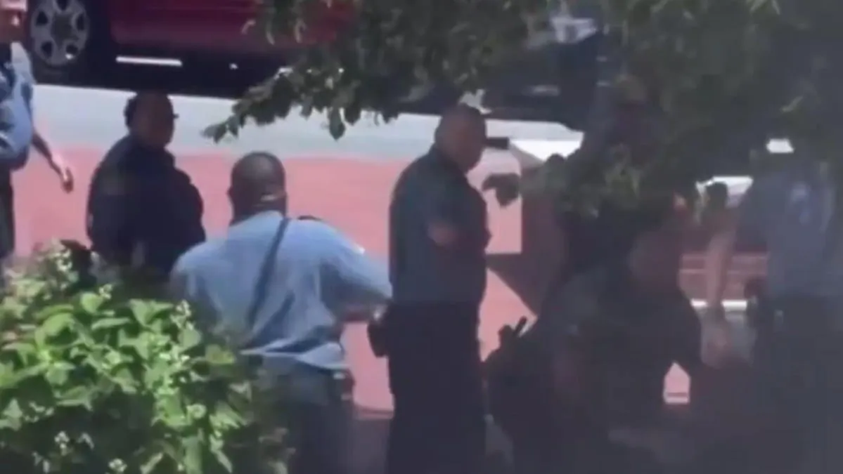 Streamer es arrestado en EU por disparar a un hombre; lo acusan de conducta racista previa