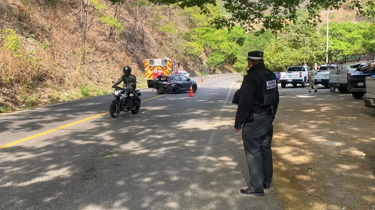 Tres lesionados tras fuerte accidente en la carretera Chilpancingo-Acapulco
