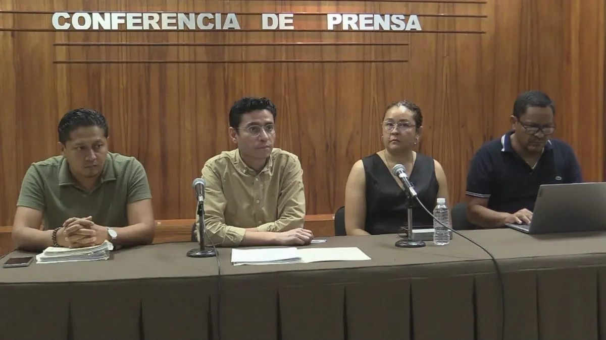 Ayuntamiento de Acapulco frena cafetería construida sobre zona peatonal en Costa Azul