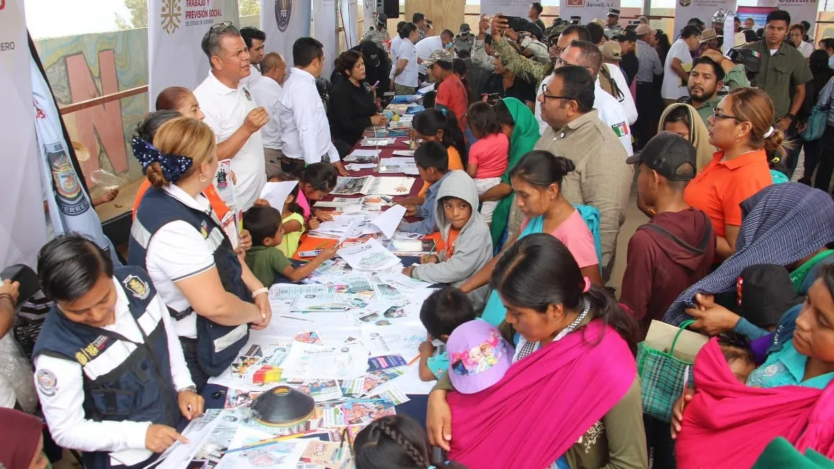 Reabren escuelas y llevan servicios básicos en corredor Chilapa-Hueycantenango