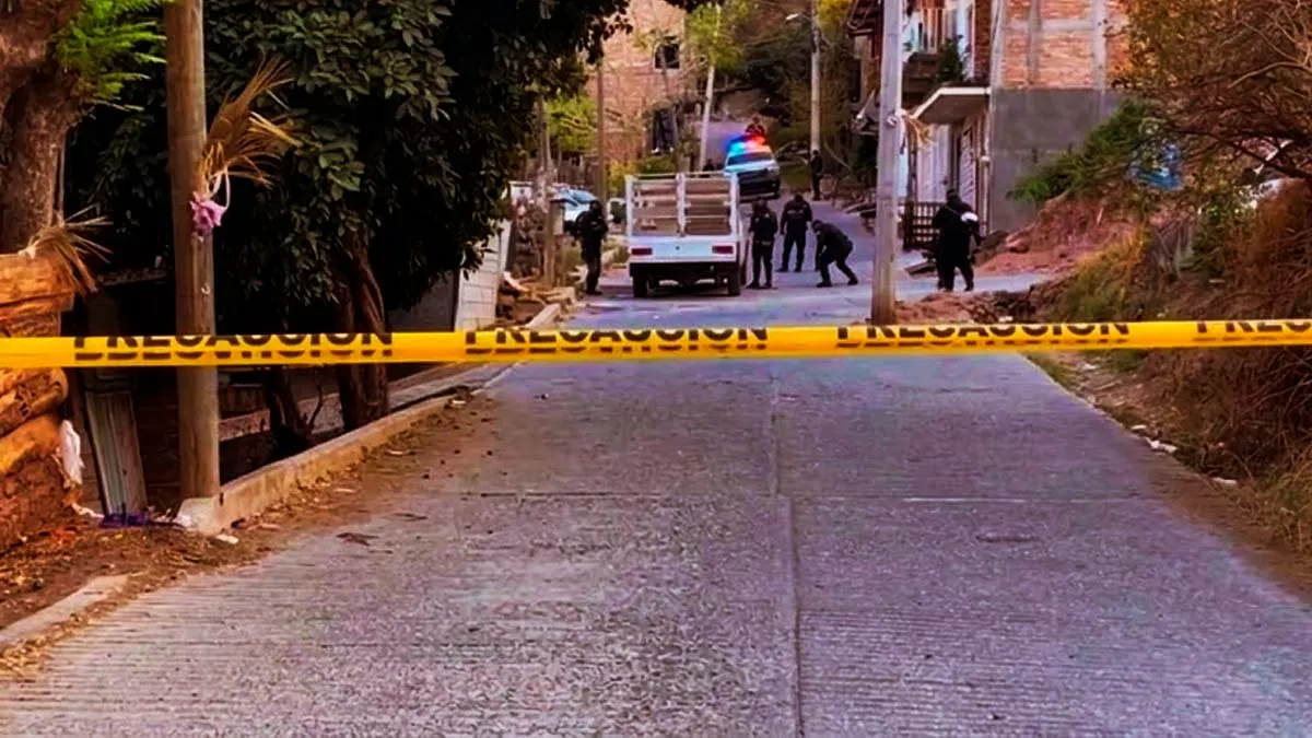 Atacan camioneta mixta en Chilpancingo y asesinan al chofer