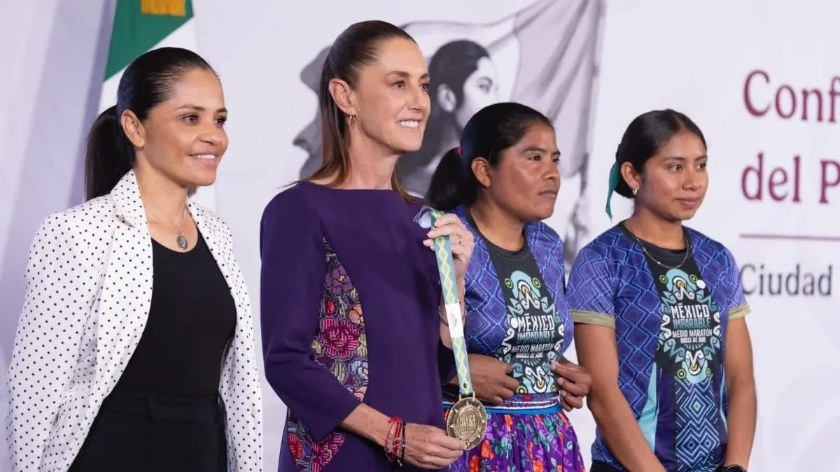 Sheinbaum reconoce actuación de corredoras indígenas en Maratón de la Gran Muralla China