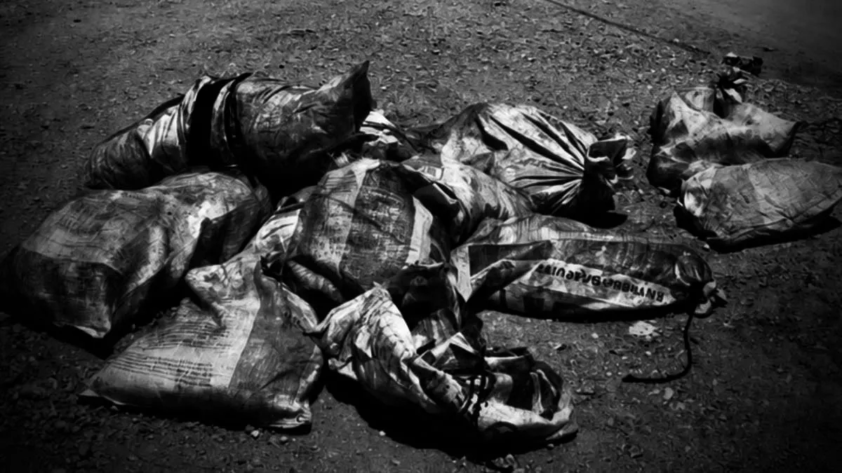 Hallan restos de 6 hombres en costales sobre carretera de Olinalá, Guerrero