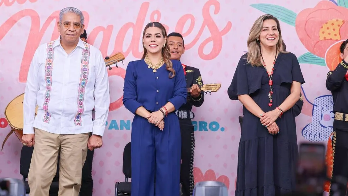 Evelyn Salgado encabeza festejo del Día de las Madres para trabajadoras de la Fiscalía