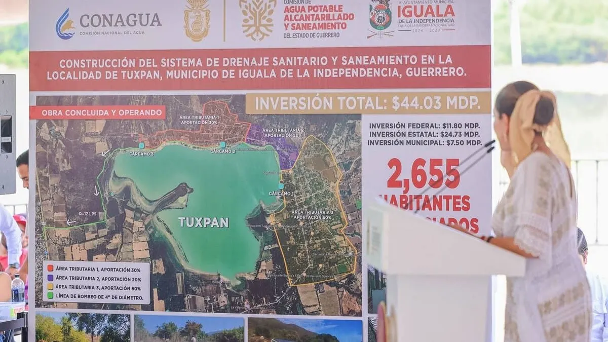 Evelyn Salgado entrega obras sanitarias en Iguala; avanza carretera hacia Tuxpan