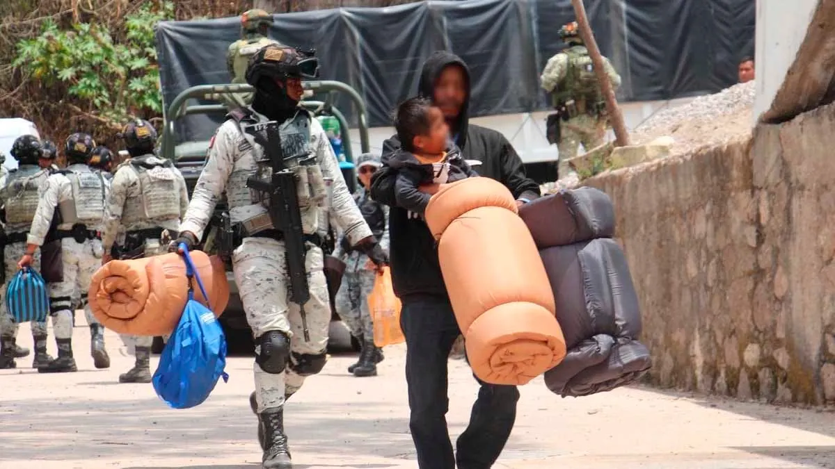 Familias desplazadas regresan a Chilapa con apoyo de Ejército y Guardia Nacional